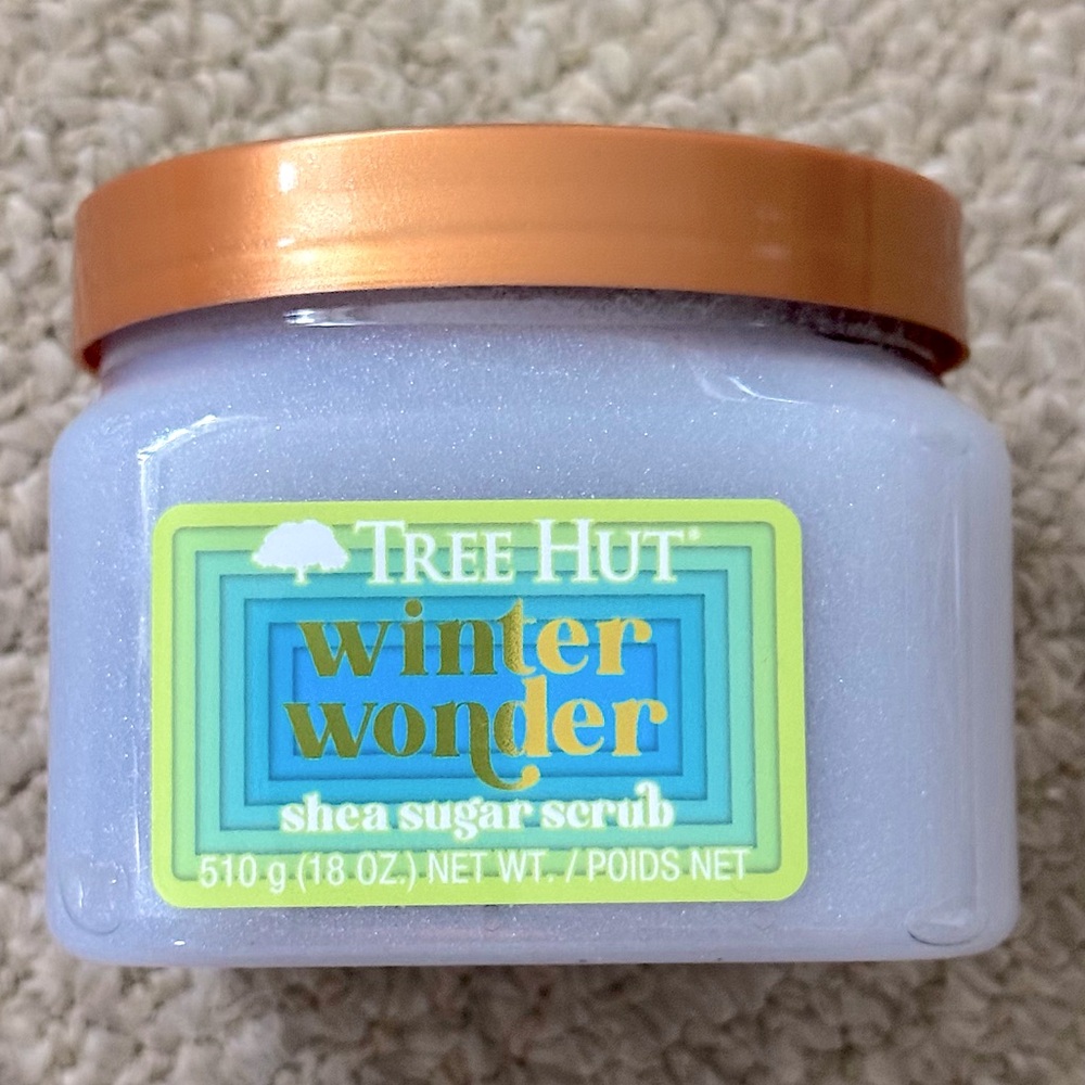 ☺️ New Tree Hut Limited Edition Holiday Shea Sugar Scrub